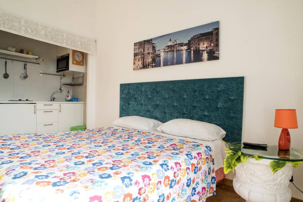 Rotonda Diaz * Naples